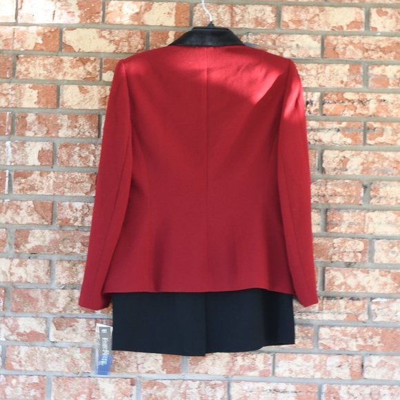 Evan Picone 2 Piece Suit - Picture 3 of 7